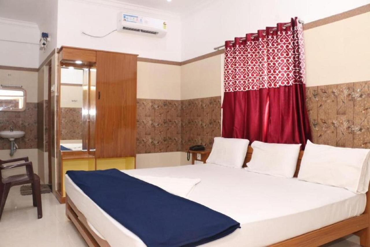 Saravanas Lodge Tiruchchendūr Zewnętrze zdjęcie