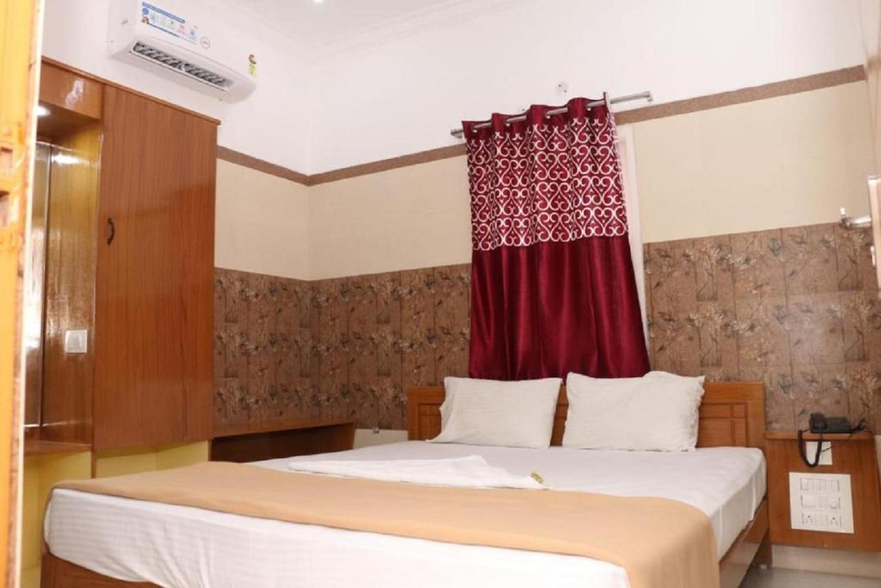 Saravanas Lodge Tiruchchendūr Zewnętrze zdjęcie