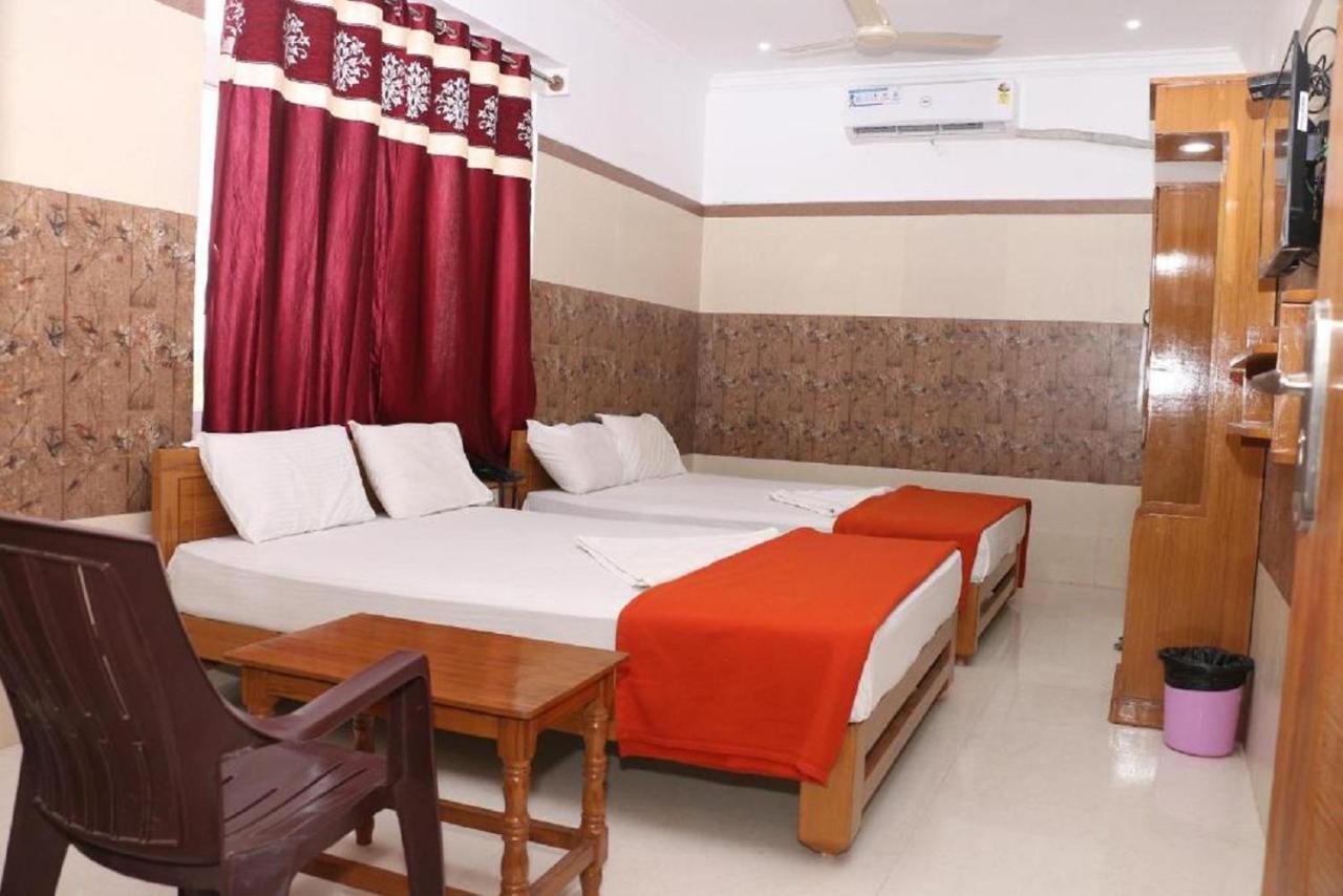 Saravanas Lodge Tiruchchendūr Zewnętrze zdjęcie